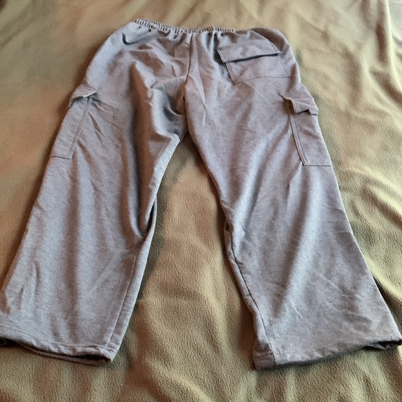 Trend men’s gray cargo sweatpants. Size XXL. Drawstring. Back pocket on right - Picture 8 of 9